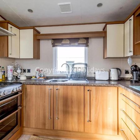 Lovely Caravan For Hire With Decking At Skipsea Sands In Yorkshire Ref 41015Wf Barmston Exteriér fotografie