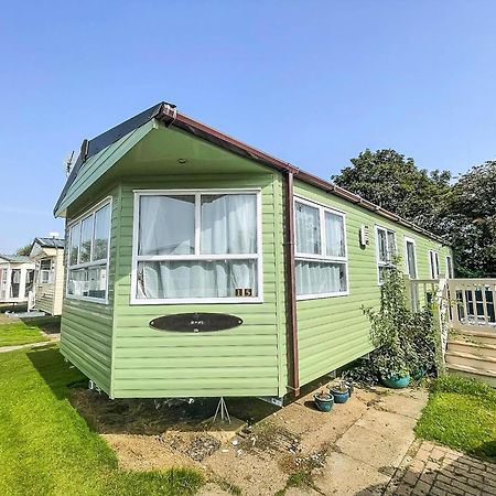 Lovely Caravan For Hire With Decking At Skipsea Sands In Yorkshire Ref 41015Wf Barmston Exteriér fotografie
